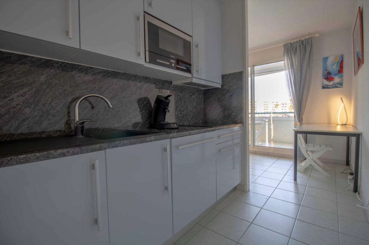 Apartment With Balcony And View On The Port Fréjus Exterior foto